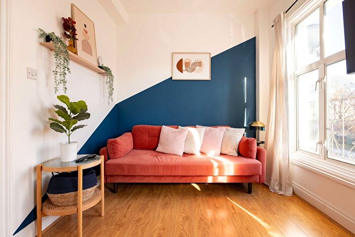 1 Bedroom Flat To Rent In Shepherd's Bush, W12