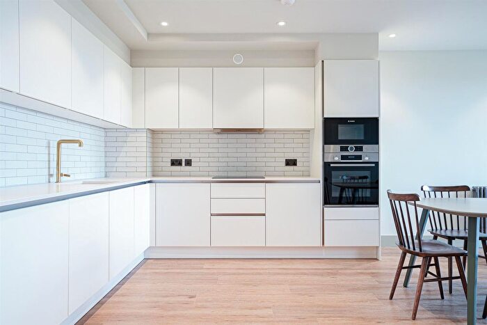 2 Bedroom Flat To Rent In Ashley Road, London, N17