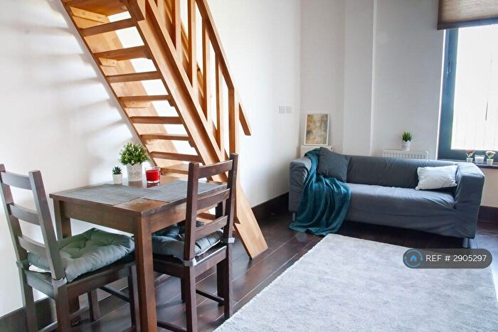 Studio To Rent In Edgware Road, London, NW2