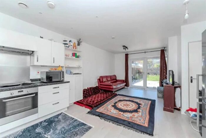 3 Bedroom Flat For Sale In Salisbury Road, Southall, UB2