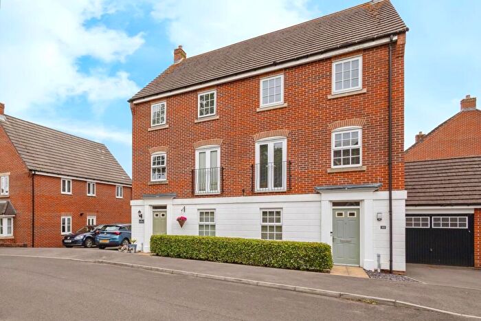 4 Bedroom Town House For Sale In Dumas Drive, Whiteley, Fareham, PO15