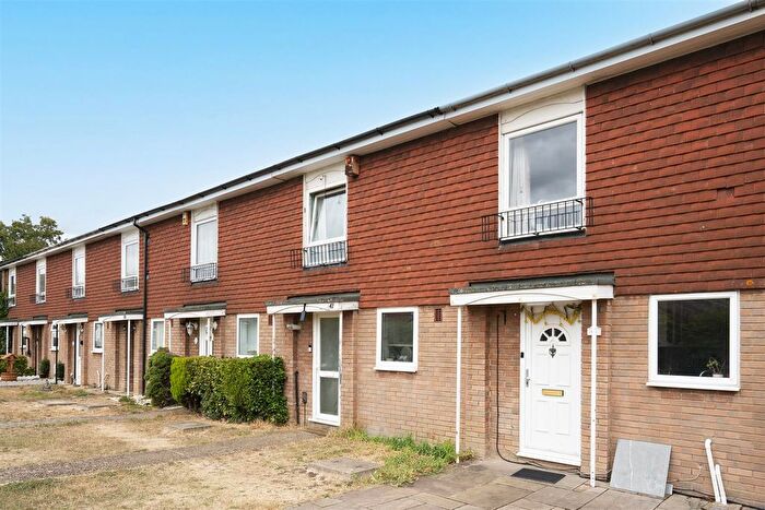3 Bedroom Terraced House For Sale In Southwood Close, Worcester Park, KT4