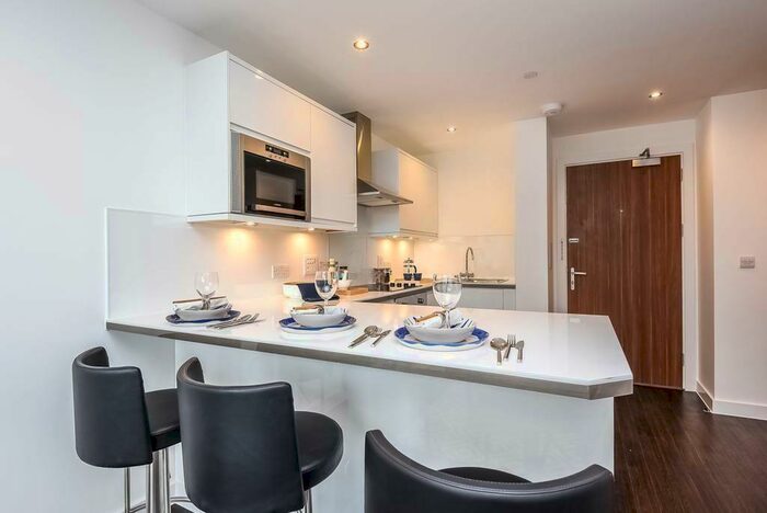 2 Bedroom Flat To Rent In Wellesley Road, Sutton, Surrey, SM2