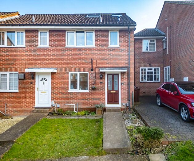 3 Bedroom End Terrace House For Sale In Powdermill Close, Tunbridge Wells, TN4