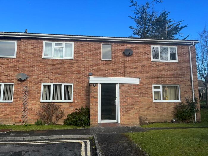 1 Bedroom Flat To Rent In Berkeley Road, Yeovil, BA20