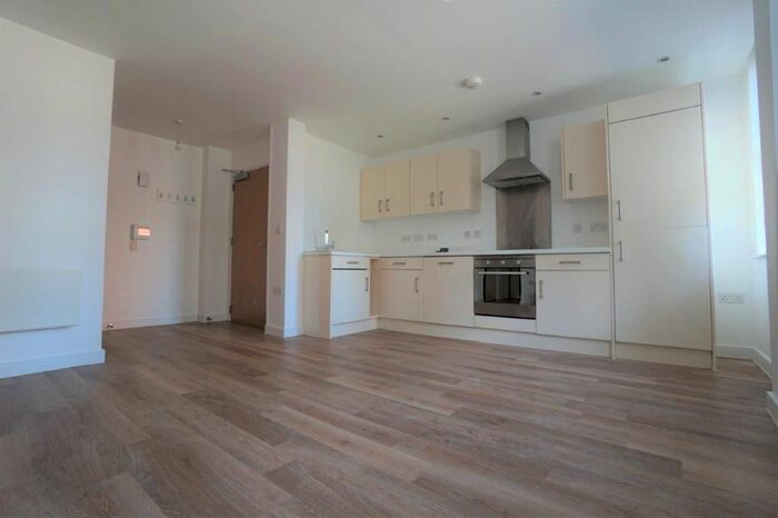 2 Bedroom Flat To Rent In Cheap Street, Newbury, RG14