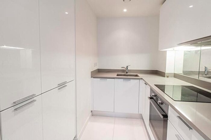 1 Bedroom Flat For Sale In Cardinal Building, Station Approach, Hayes, UB3