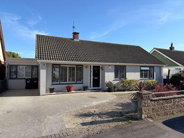 4 Bedroom Detached Bungalow For Sale In Long Lane Close, Holbury, SO45