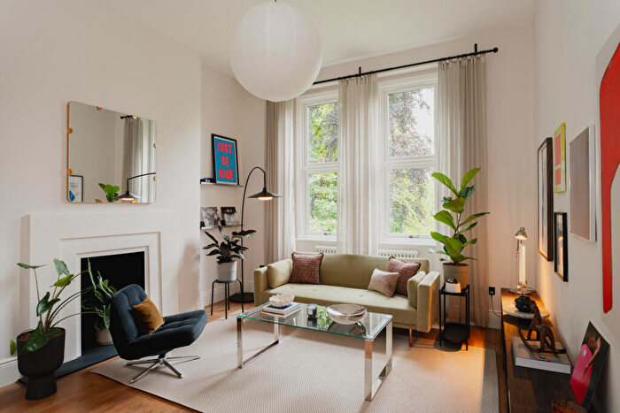 1 Bedroom Apartment For Sale In South Norwood Hill, South Norwood, Croydon, London, SE25