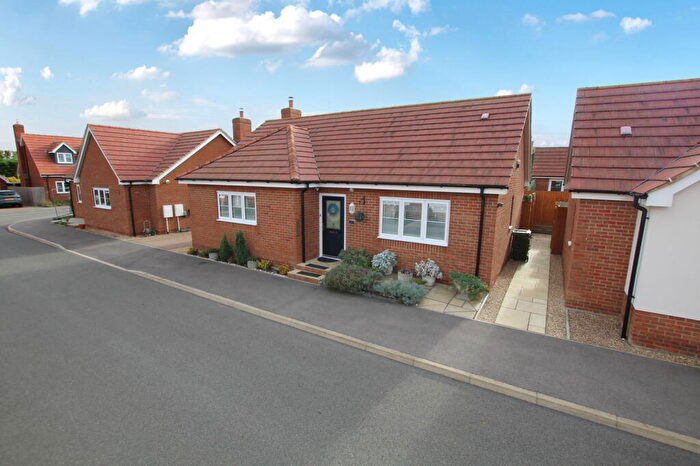 2 Bedroom Detached Bungalow For Sale In Walnut Close, Blunham, Bedfordshire, MK44