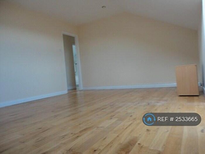 2 Bedroom Flat To Rent In Charwood Road, Wokingham, RG40