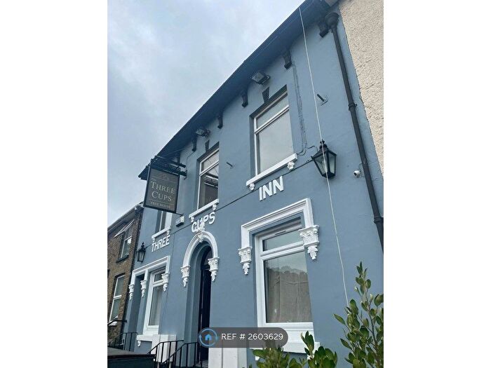 2 Bedroom Flat To Rent In Three Cups, Dover, CT17