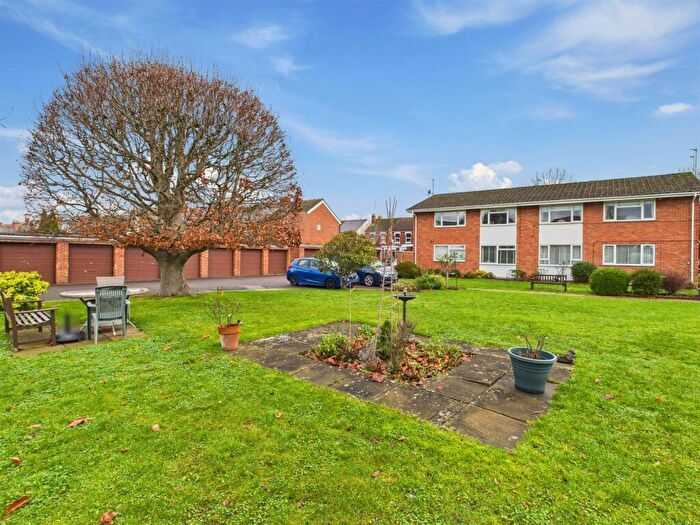 2 Bedroom Maisonette For Sale In The Willows, Lansdown Road, Gloucester, GL1