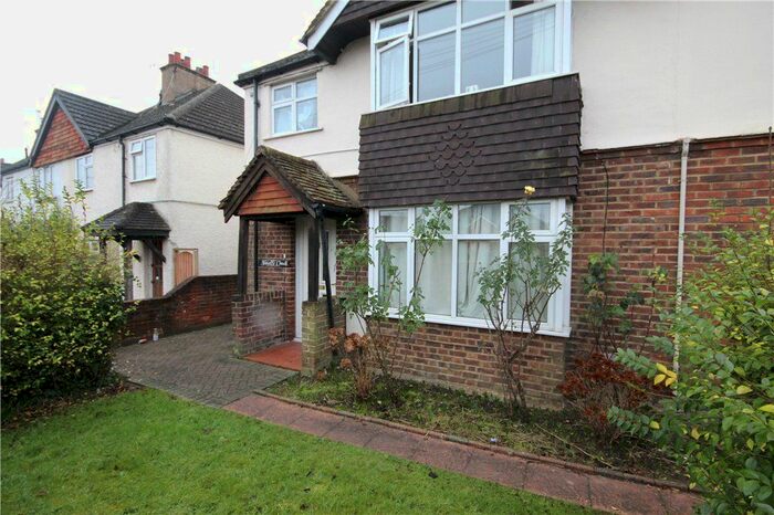 2 Bedroom Flat To Rent In Aldershot Road, Guildford, Surrey GU2