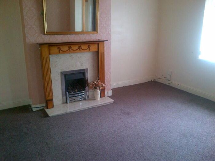 3 Bedroom Semi-Detached House To Rent In Spencer Road, BD7