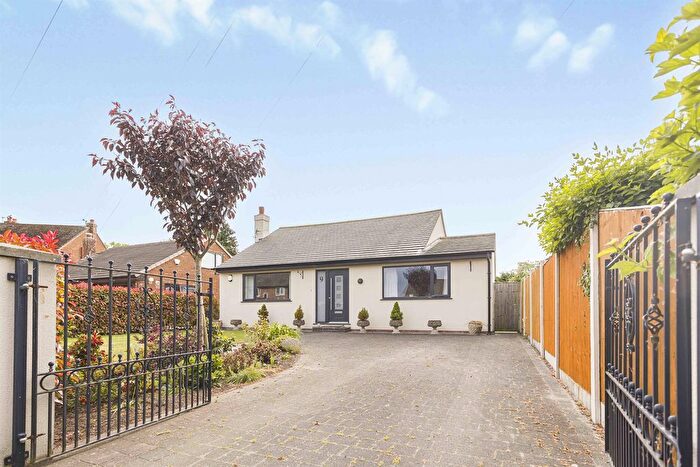 3 Bedroom Detached House For Sale In Cedarfield Road, Lymm, WA13