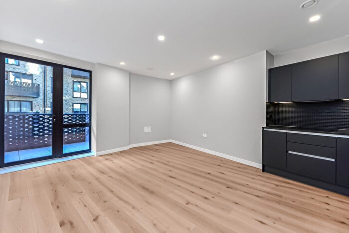 2 Bedroom Flat For Sale In Middle Road, Hanwell, W7