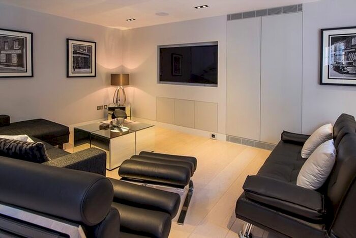 3 Bedroom Mews To Rent In John Street, London, WC1N