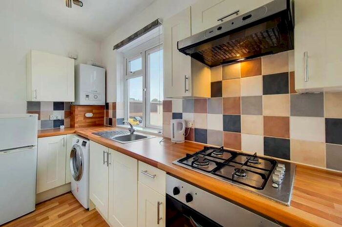 1 Bedroom Flat To Rent In Garratt Lane, Wandsworth, SW17