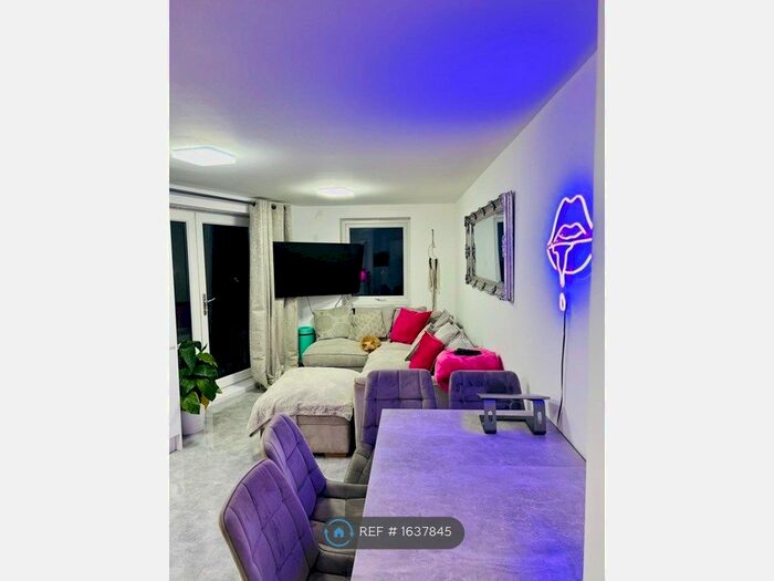 2 Bedroom Flat To Rent In Morris Walk, Dartford, DA1