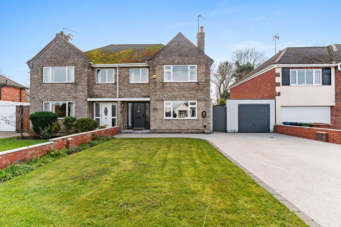 3 Bedroom Semi-Detached House For Sale In Hunsley Crescent, Grimsby, DN32