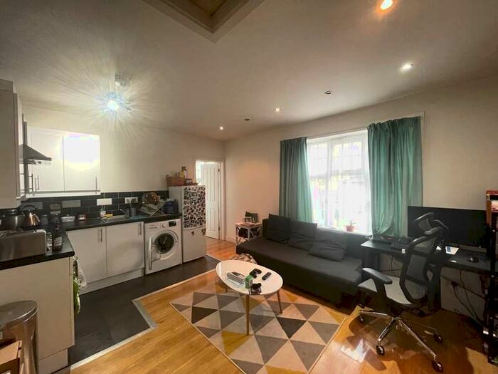 1 Bedroom Apartment To Rent In Aberdeen Road, Southampton SO17