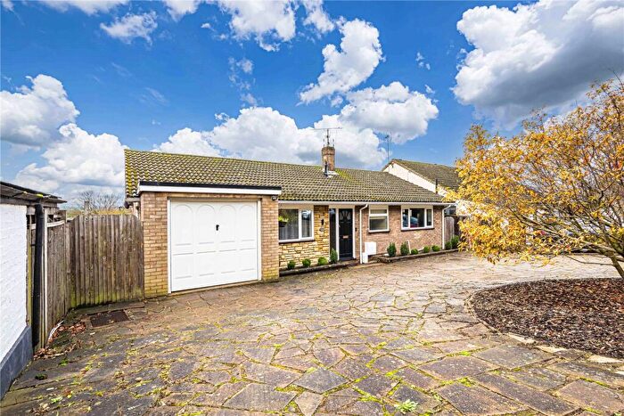 3 Bedroom Bungalow For Sale In Castle Hill Road, Totternhoe, Dunstable, Bedfordshire, LU6