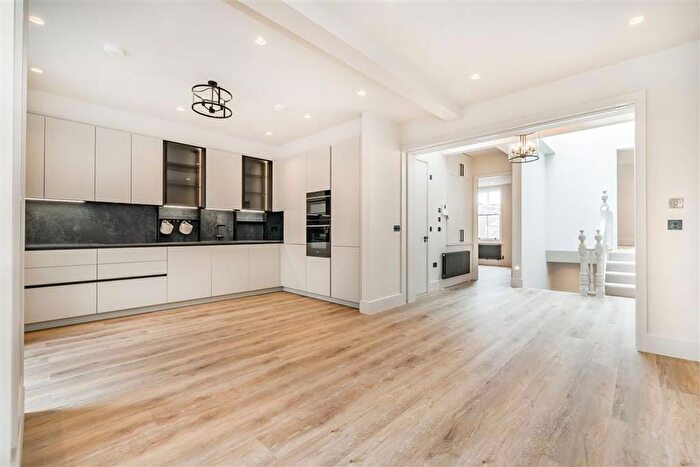 3 Bedroom Flat To Rent In Lower Sloane Street, London, SW1W
