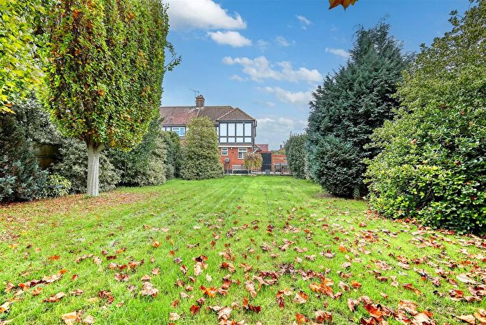 3 Bedroom Semi-Detached House For Sale In Wood View, Grays, RM17