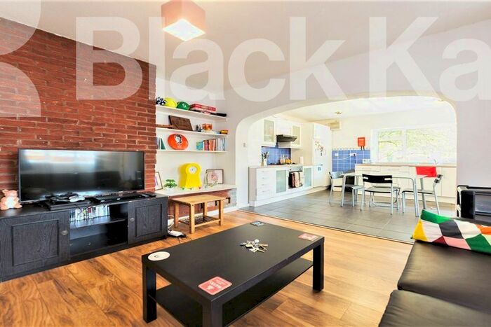 3 Bedroom Town House To Rent In Sawley Road, London, W12