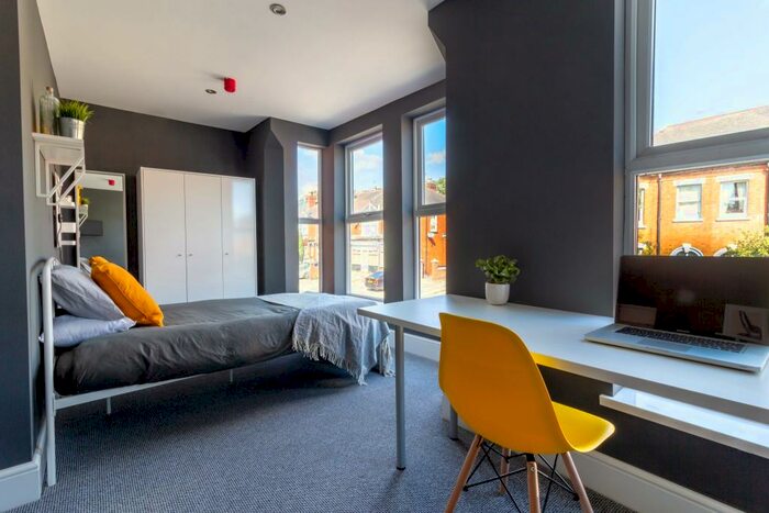 6 Bedroom End Of Terrace House To Rent In Monks Road, Lincoln, LN2