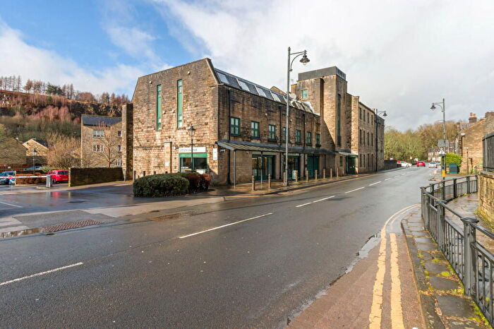 2 Bedroom Apartment For Sale In Buckley Mill, Uppermill, Saddleworth, OL3