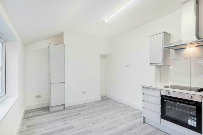 1 Bedroom Flat To Rent In High Street Wanstead, E11