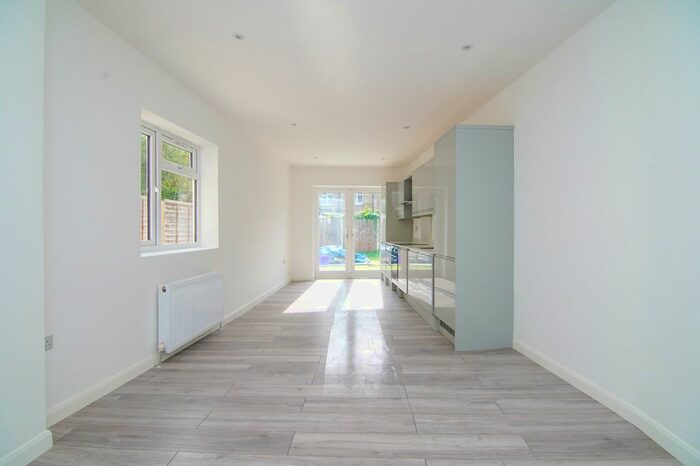 1 Bedroom Flat To Rent In Langdale Avenue, Mitcham, CR4