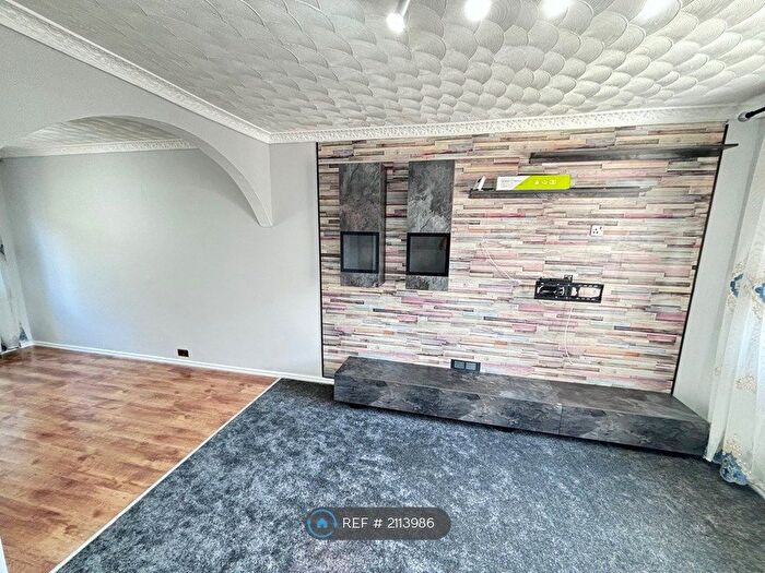 4 Bedroom Terraced House To Rent In Lyndale Mews, Dewsbury, WF13