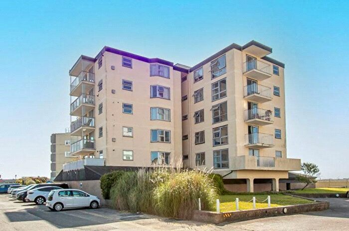 2 Bedroom Flat For Sale In Salterns Way, Lilliput, Poole, Dorset, BH14