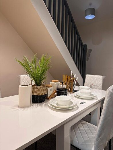 3 Bedroom Flat To Rent In Cheetham Hill Road, Manchester, M8