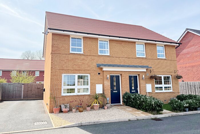 3 Bedroom Semi Detached House For Sale In Greenbanks, Lower Stondon, Henlow, SG16