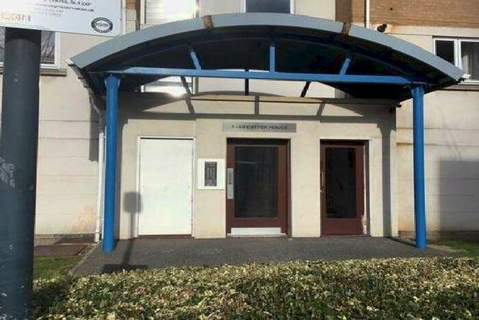 2 Bedroom Flat To Rent In Macarthur Close, Erith, DA8