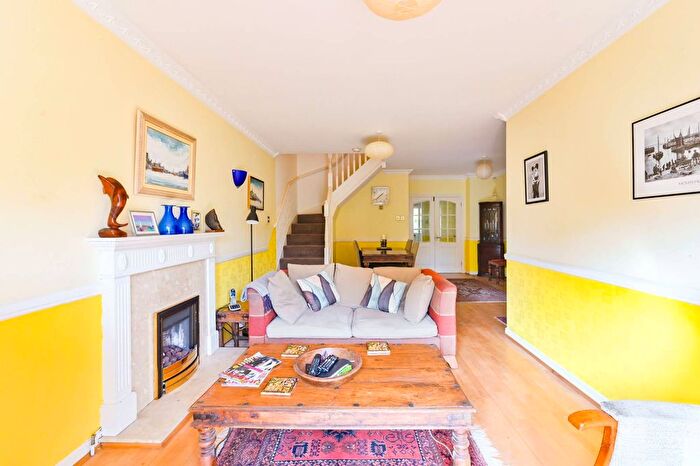 3 Bedroom Mews For Sale In Wycliffe Road, Battersea, London, SW11