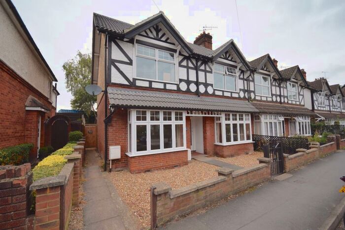 2 Bedroom Flat To Rent In York Road, Woking, GU22