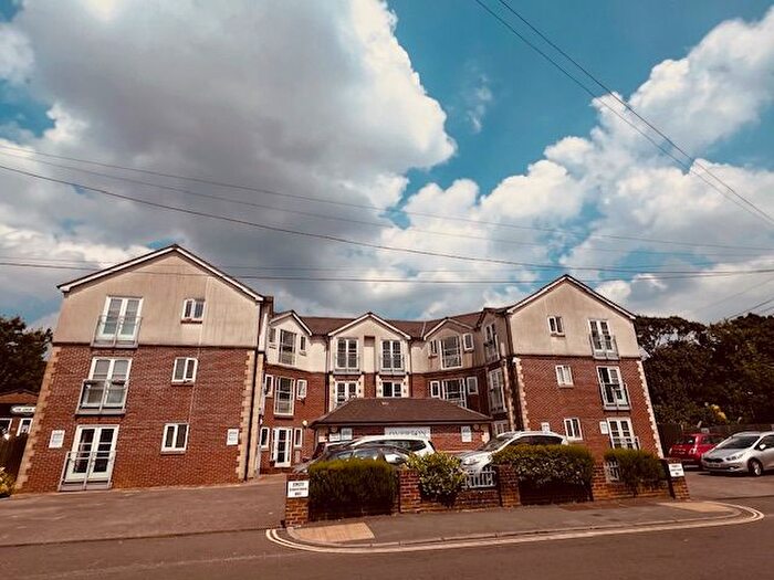 2 Bedroom Flat To Rent In Railway Approach, East Grinstead, RH19