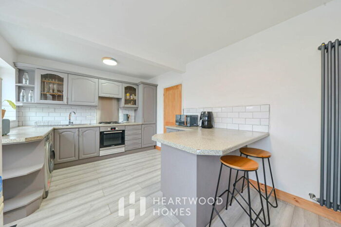 3 Bedroom Semi-Detached House For Sale In Kings Road, London Colney, St. Albans, AL2