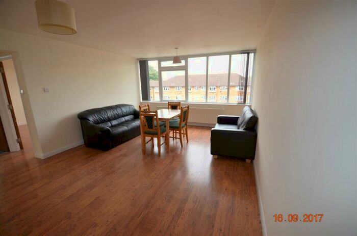 2 Bedroom Apartment To Rent In Belmont Court, High Road, Whetstone, N20