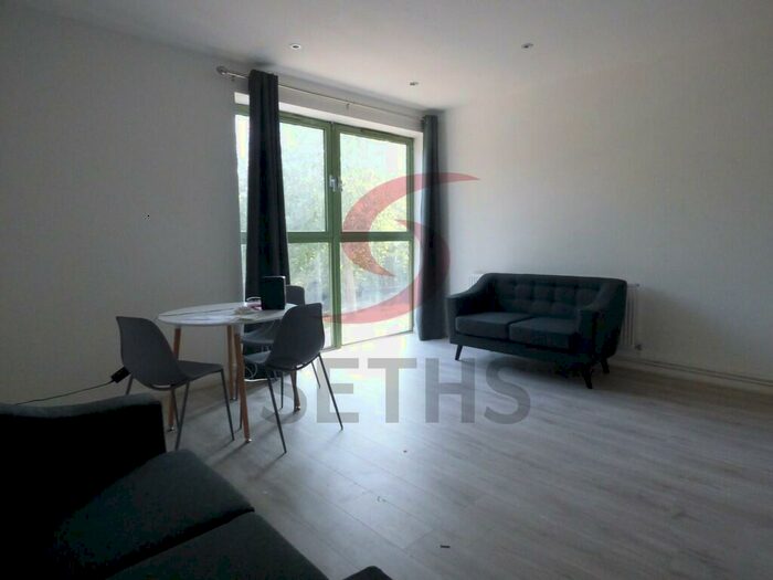 3 Bedroom Flat To Rent In Western Boulevard, Leicester, LE2