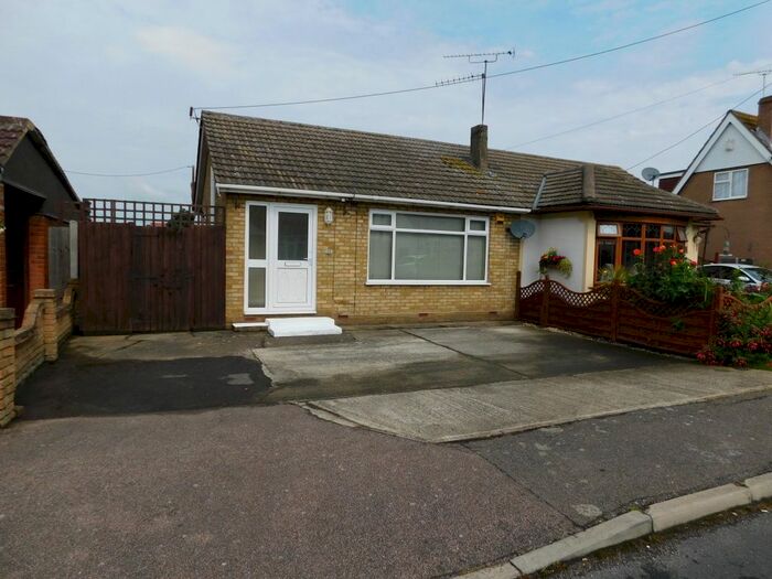 1 Bedroom Semi-Detached Bungalow To Rent In Dewyk Road, Canvey Island, SS8