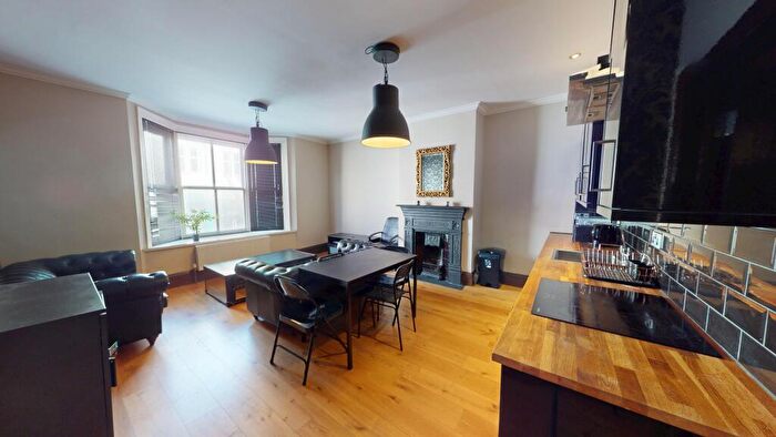 1 Bedroom Flat To Rent In Clarence Square, City Centre, Brighton, BN1