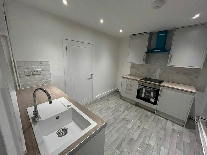 3 Bedroom End Of Terrace House To Rent In Main Road, Abercynon, Mountain Ash, CF45