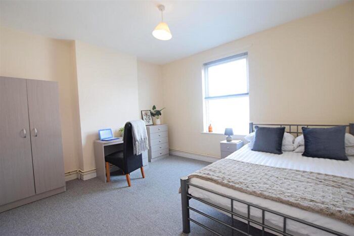 3 Bedroom End Of Terrace House To Rent In Gresham Street - Student House - /, LN1