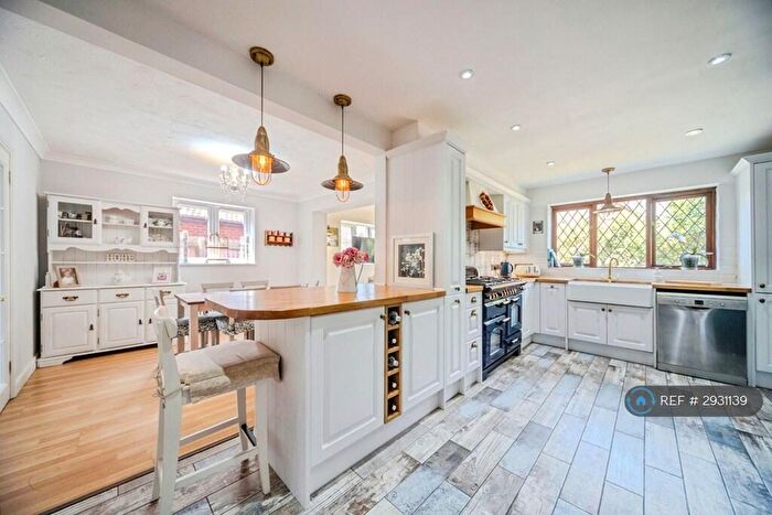 4 Bedroom Detached House To Rent In Harlequin Place, Milton Keynes, MK5